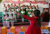 革吉县完全小学合唱团在排练（9月18日摄）。西藏阿里地区革吉县完全小学近年来注重开设实践活动课程，促进素质教育均衡发展。目前，学校开设了舞蹈、音乐、美术、书法、球类、棋类等20个社团，满足学生的兴趣需要，提高办学水平和教育质量。 新华社记者 刘东君 摄