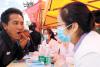 图为西藏自治区口腔医学会的医护人员正在为市民进行口腔义诊。记者 次旺 唐斌 摄