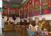 西藏自治区藏医院举行一年一度的藏药甘露加持仪式，这是藏药浴“五味甘露”配制的重要环节。格桑多吉 摄 中国非物质文化遗产保护中心供图