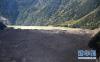 雅鲁藏布江上的堰塞湖和堰塞体（10月18日摄）。　新华社记者 觉果摄