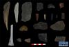梅龙达普洞穴遗址发掘出土的部分遗物（2018年8月24日摄）。新华社发（西藏自治区文物保护研究所供图）