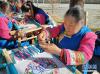 在四川甘孜藏族自治州泸定县沙湾村，藏族绣娘高永辉在刺绣（3月18日摄）。  新华社记者 康锦谦 摄