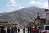 克松社区隶属于西藏山南市昌珠镇，是西藏第一个进行民主改革的村庄，建立了西藏历史上第一个农村基层党支部、第一个农民协会、第一个人民公社等诸多第一。