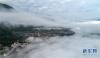这是云海笼罩的墨脱县（4月9日无人机拍摄）。