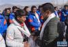  图为西藏登山协会副秘书长白玛赤列为即将出征的队员献上哈达（4月10日摄）。 新华社发（孙非摄）