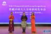 5月18日，三位主持人在新闻发布会现场以汉（左）、藏（中）、英（右）三种语言宣布，环球夫人大赛今年将设立西藏赛区，西藏妇女多了一个展示风采的世界级舞台。新华网记者 周锦帅 摄