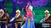 这是大型舞剧《盛世锅庄》首演现场（7月11日摄）。 7月11日晚，由甘肃省甘南藏族自治州碌曲县历时三年创排的藏族大型舞剧《盛世锅庄》在甘南藏族自治州甘南大剧院首演。该剧以藏族传统锅庄的起源和历史为背景，将藏区民俗、音乐、舞蹈、绘画等原生态文化元素融入其中，展现了藏区群众对锅庄文化的热爱与传承。 新华社记者 陈斌 摄