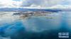 从空中鸟瞰班公湖（8月3日无人机拍摄）。班公湖位于西藏阿里地区日土县，它的奇特之处在于，由东向西水中含盐量递增。湖中分布着10余个岛屿，有游船供游人环湖观光。新华社记者 晋美多吉 摄