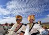 在西藏那曲市赛马节上拍摄的戴“天线帽”的西藏安多汉子（8月10日摄）。新华社记者 觉果 摄