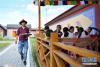 8月13日，甘南藏族自治州碌曲县尕海镇尕秀村村民索南（左一）在自家“牧家乐”里为游客上菜。 新华社记者 陈斌 摄