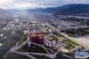 鸟瞰拉萨古城（8月10日无人机拍摄）。新华社记者 普布扎西 摄