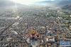 鸟瞰拉萨古城（8月10日无人机拍摄）。新华社记者 普布扎西 摄