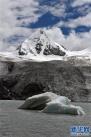 这是萨普雪山与冰川湖泊（8月24日摄）。新华社记者 黄豁 摄