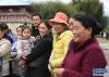10月26日，西藏林芝市米林县羌纳乡林巴村村民在“苹果大会”上倾听专家发言。新华社记者 普布扎西 摄