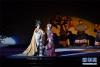 演员演绎文成公主在路途中向藏族百姓学习打酥油（10月31日摄）。  新华社记者李鑫摄
