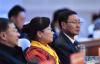 1月6日，参加政协第十一届西藏自治区委员会第三次会议的委员认真听报告。新华社记者 觉果 摄