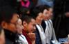 1月15日，人们在拉萨市城关区德瑟大院里观看藏戏表演。 新华社记者 觉果 摄