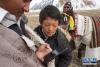 当雄县乌玛塘乡巴嘎村的孩子在上网课（3月6日摄）。新华社记者 普布扎西 摄