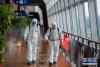3月17日，在迪庆香格里拉机场，工作人员在对航站楼进行消毒。新华社记者 胡超 摄