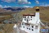  这是3月24日拍摄的西藏第一座宫殿——雍布拉康（无人机照片）。新华社记者 詹彦 摄
