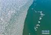 4月15日，普姆雍措开始解冻开湖（无人机照片）。 新华社记者 晋美多吉 摄
