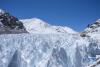 珠峰海拔5800米至海拔6500米的冰塔林（5月9日摄）。 新华社记者 孙非 摄