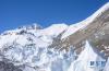 珠峰海拔5800米至海拔6500米的冰塔林（5月9日摄）。 新华社记者 孙非 摄