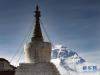 10时33分，从绒布寺拍摄的珠峰（5月1日摄）。新华社记者 普布扎西 摄