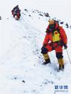 5月21日，测量登山队队员在下撤途中。新华社特约记者 扎西次仁 摄