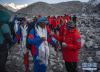 5月28日，2020珠峰高程测量登山队队员返回大本营受到热烈欢迎。新华社记者 普布扎西 摄