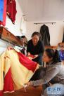 7月24日，在甘肃省甘南藏族自治州夏河县桑科镇卫生院，卓玛吉同镇卫生院医生一起核对村民的健康档案。 新华社发（杜哲宇 摄）