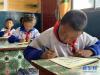 拉孜乡中心小学学生在练习藏文书法（7月29日摄）。新华社记者 唐弢 摄