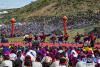 8月7日，在西藏首届弦子舞展演现场，演出人员在表演弦子舞。
