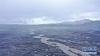 这是8月15日拍摄的岗加曲巴冰川融水形成的尕尔曲（无人机照片）。