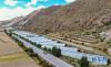 西藏昌都市左贡县亚中村的温室大棚（9月21日摄，无人机照片）。