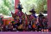 9月20日，扎什伦布寺僧人表演跳神。