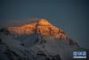 落日余晖洒在珠峰峰顶（2020年5月4日摄）。新华社记者 孙非 摄
