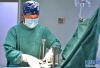 在拉萨市人民医院第二手术室，主治医师医生扎西云旦为包虫病患者做手术（2020年12月31日摄）。新华社记者 张汝锋 摄
