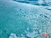 1月31日，摄影师在使用无人机航拍麻米湖时发现，部分湖冰冻裂成“指纹状”，十分神奇、壮观。图为麻米湖冻成了“指纹状”。 曹枝清 摄