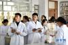 3月16日，在果洛藏族自治州职业技术学校，2020级护理专业学生在上课。新华社记者 张龙 摄