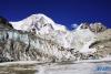 穷母岗日峰脚下的冰川地貌（4月24日摄，手机照片）。新华社记者 沈虹冰 摄