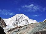 西藏：穷母岗日峰下的冰川