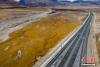 图为航拍G6京藏高速公路那曲至羊八井段，该路段即将投用。 江飞波 摄