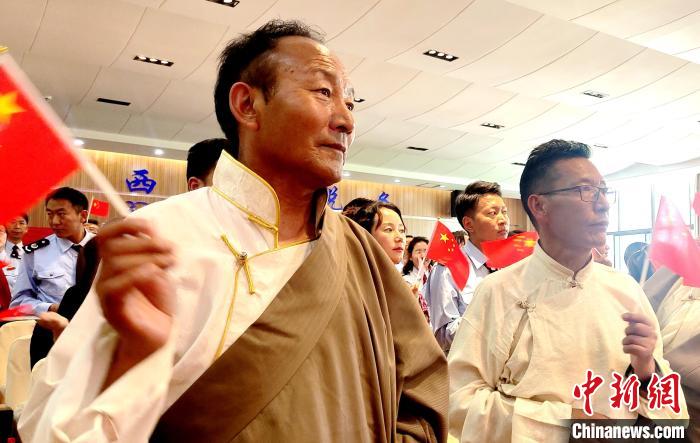 图为西藏全区税务系统离退休干部在活动现场。　贡桑拉姆 摄