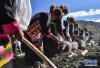 身着盛装的西藏山南市乃东区克松社区居民在春耕仪式中（3月16日摄）。新华社记者 晋美多吉 摄