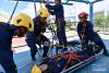 6月15日，参训学员进行悬崖向上救援系统实际操作展示。新华社记者 孙瑞博 摄