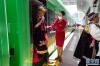 复兴号高原内电双源动车组抵达林芝站，乘客陆续下车（6月25日摄）。新华社记者 觉果 摄