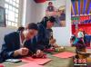 图为西藏自治区民办职业技能培训学校行业党员缝制党旗。贡嘎来松 摄