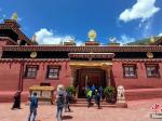 走进德格印经院 感受藏文化宝库魅力