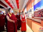忆往昔看巨变 班禅参观西藏和平解放70周年成就展